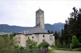 Welsberg s hradem Welsperg
