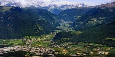 Kronplatz a pohled na Bruneck v Pustertalu